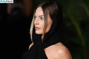 Margot Robbie / margotrobbieofficial nude photo #0468