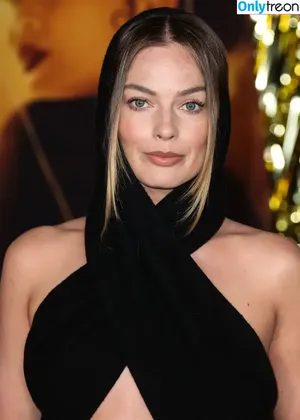 Margot Robbie / margotrobbieofficial nude photo #0480