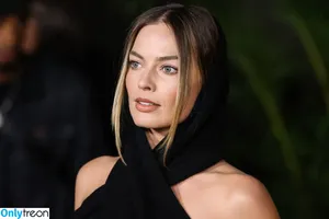 Margot Robbie / margotrobbieofficial nude photo #0487