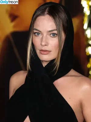 Margot Robbie / margotrobbieofficial nude photo #0491