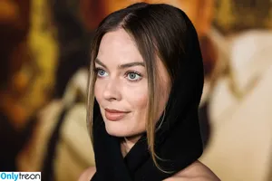 Margot Robbie / margotrobbieofficial nude photo #0494