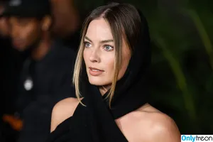 Margot Robbie / margotrobbieofficial nude photo #0501