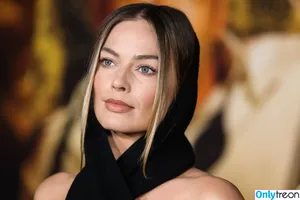 Margot Robbie / margotrobbieofficial nude photo #0506