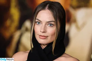 Margot Robbie / margotrobbieofficial nude photo #0512