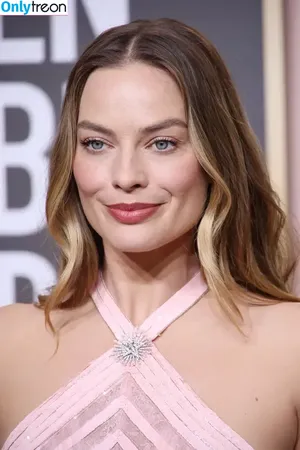 Margot Robbie / margotrobbieofficial nude photo #0523