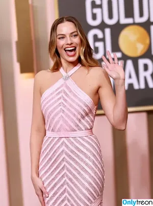 Margot Robbie / margotrobbieofficial nude photo #0548