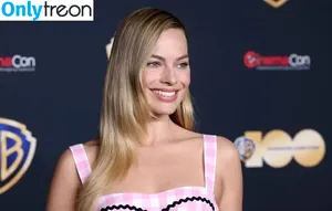 Margot Robbie / margotrobbieofficial nude photo #0687