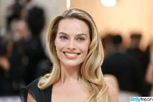 Margot Robbie / margotrobbieofficial nude photo #0708