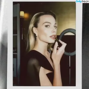 Margot Robbie / margotrobbieofficial nude photo #0717