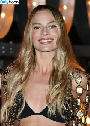 Margot Robbie / margotrobbieofficial nude photo #0740