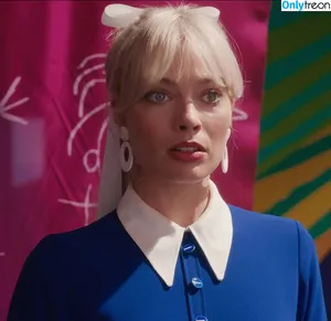 Margot Robbie / margotrobbieofficial nude photo #0783