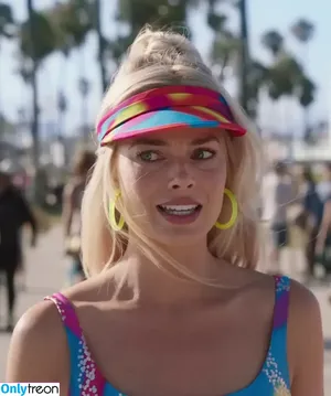 Margot Robbie / margotrobbieofficial nude photo #0784