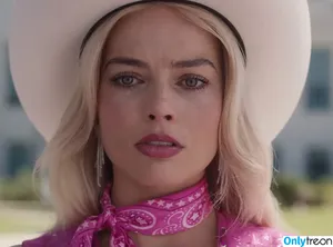Margot Robbie / margotrobbieofficial nude photo #0786