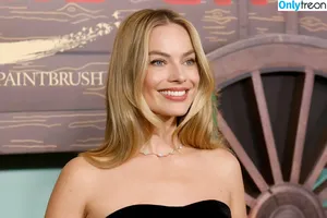 Margot Robbie / margotrobbieofficial nude photo #0797