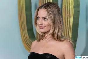 Margot Robbie / margotrobbieofficial nude photo #0803