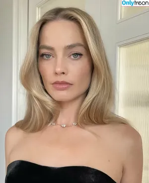 Margot Robbie / margotrobbieofficial nude photo #0804