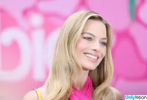 Margot Robbie / margotrobbieofficial nude photo #0820