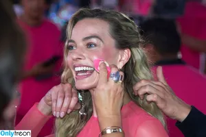 Margot Robbie / margotrobbieofficial nude photo #0962