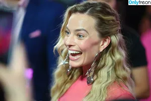Margot Robbie / margotrobbieofficial nude photo #0970