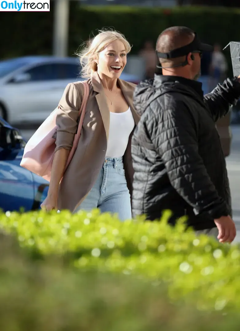 Margot Robbie nude photo #0237 (margotrobbieofficial)