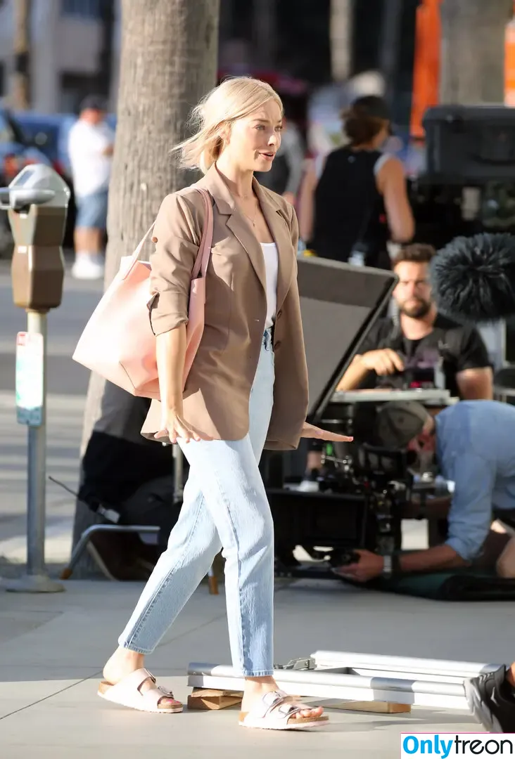 Margot Robbie nude photo #0241 (margotrobbieofficial)
