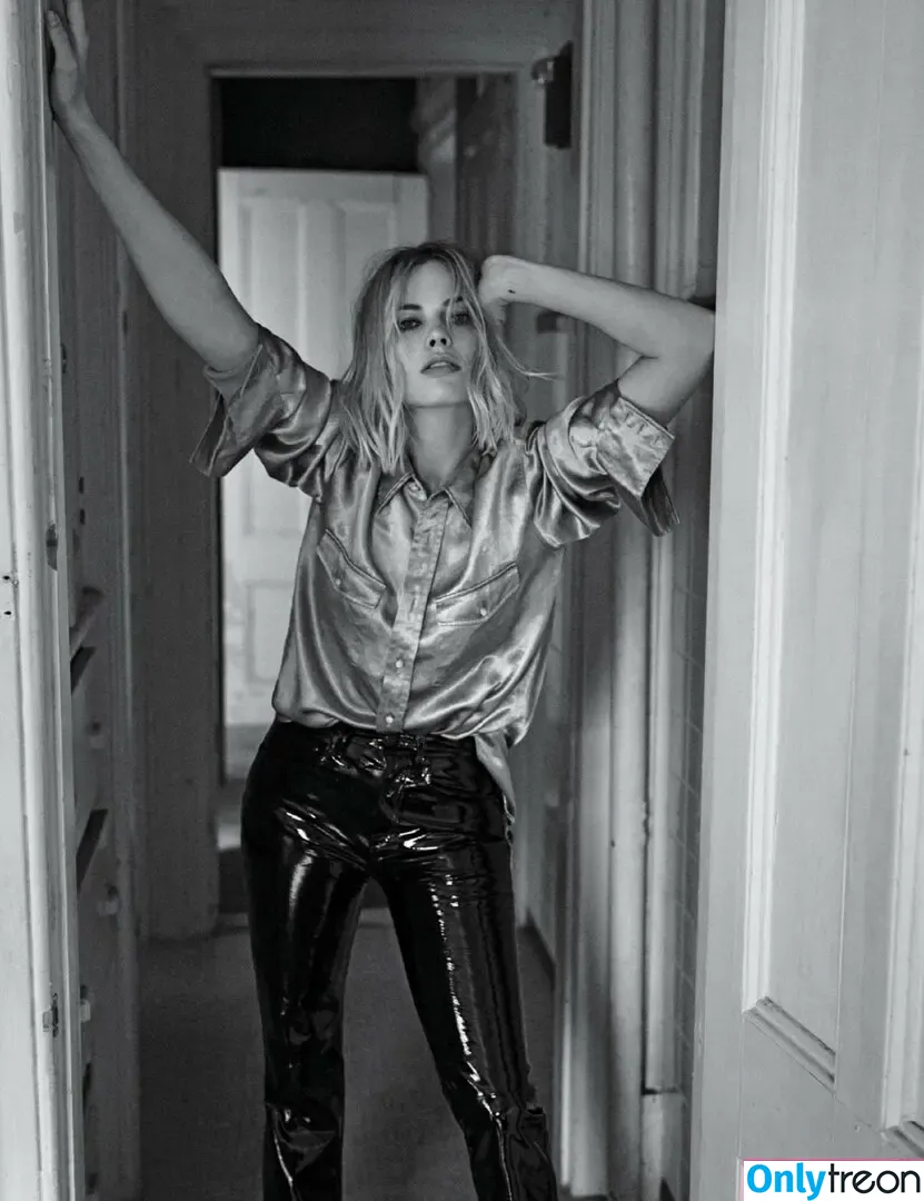 Margot Robbie nude photo #0267 (margotrobbieofficial)