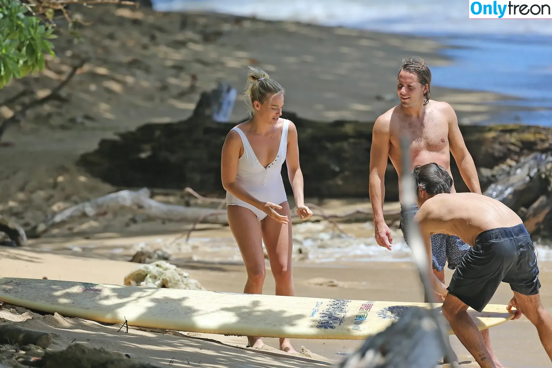 Margot Robbie nude photo #0302 (margotrobbieofficial)