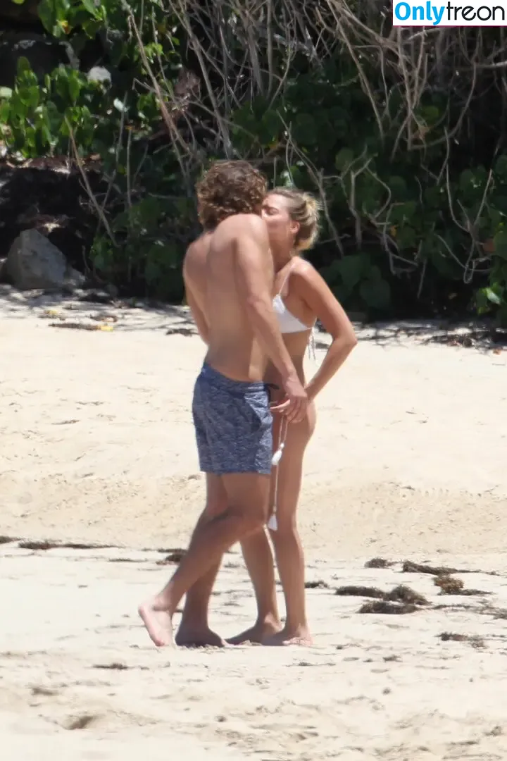 Margot Robbie nude photo #0305 (margotrobbieofficial)
