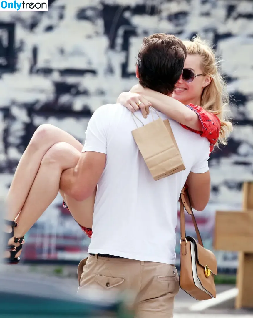 Margot Robbie nude photo #0338 (margotrobbieofficial)