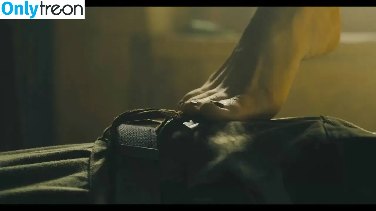 Margot Robbie nude photo #0358 (margotrobbieofficial)