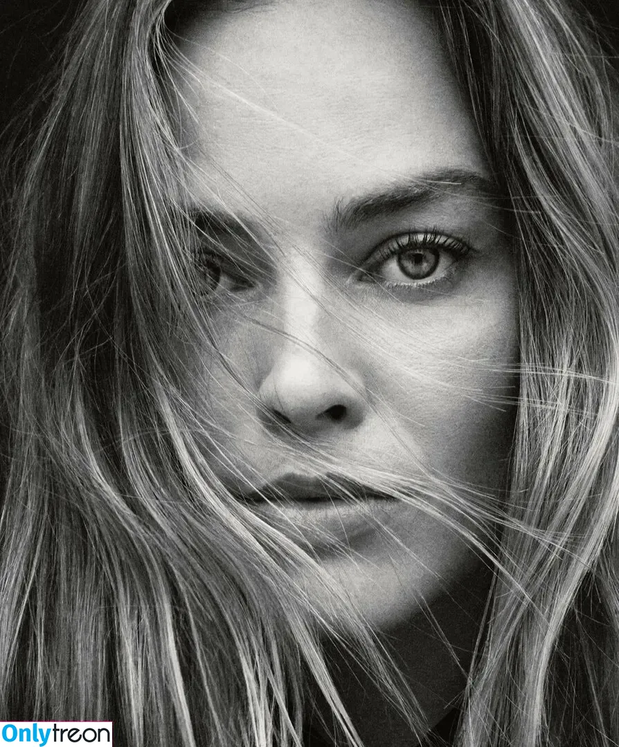 Margot Robbie nude photo #0400 (margotrobbieofficial)