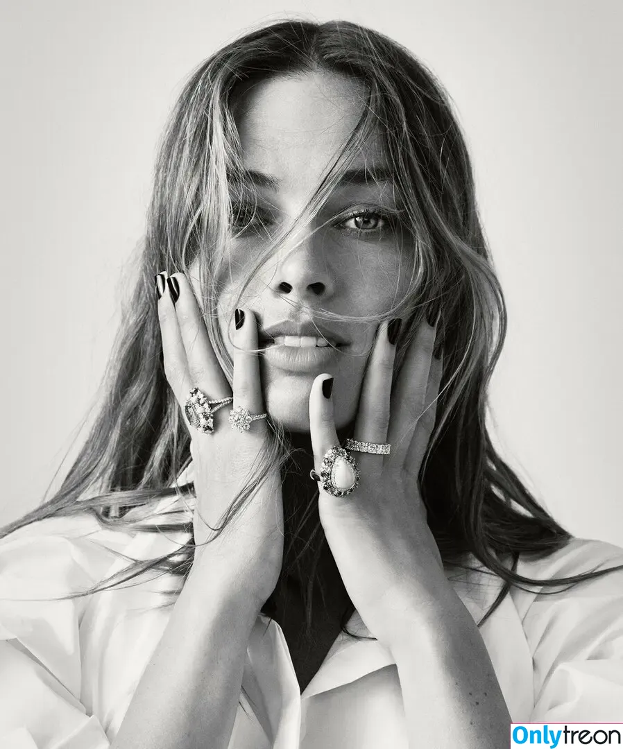 Margot Robbie nude photo #0402 (margotrobbieofficial)