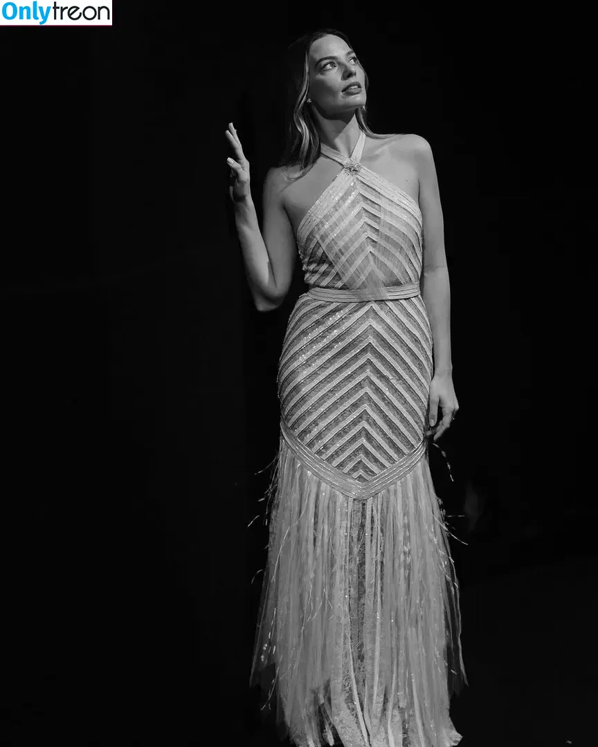 Margot Robbie nude photo #0552 (margotrobbieofficial)