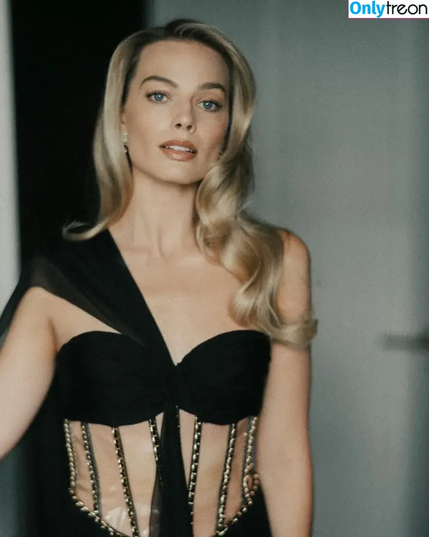 Margot Robbie nude photo #0724 (margotrobbieofficial)