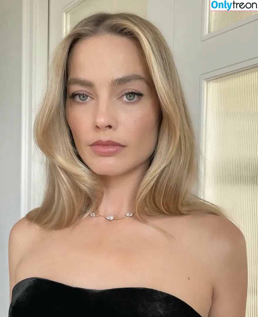 Margot Robbie nude photo #0804 (margotrobbieofficial)