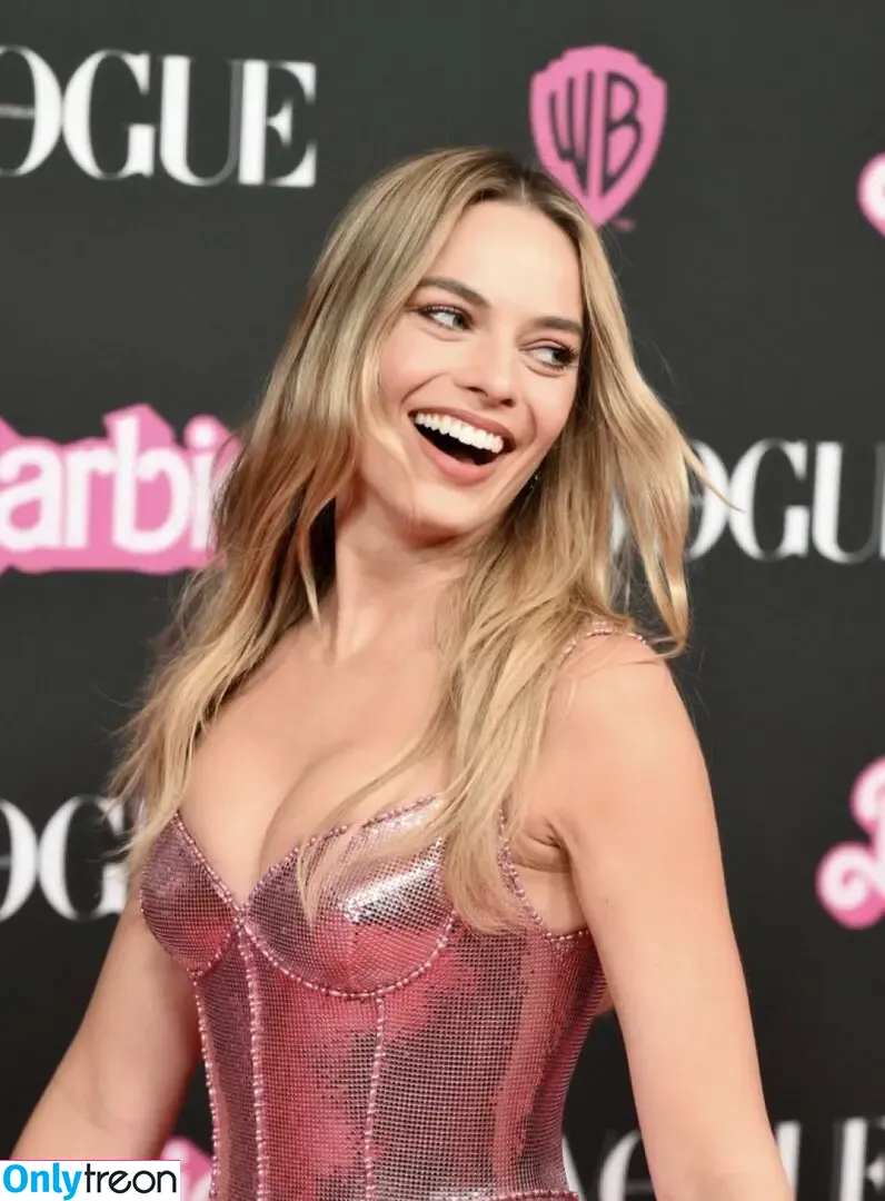 Margot Robbie nude photo #0870 (margotrobbieofficial)