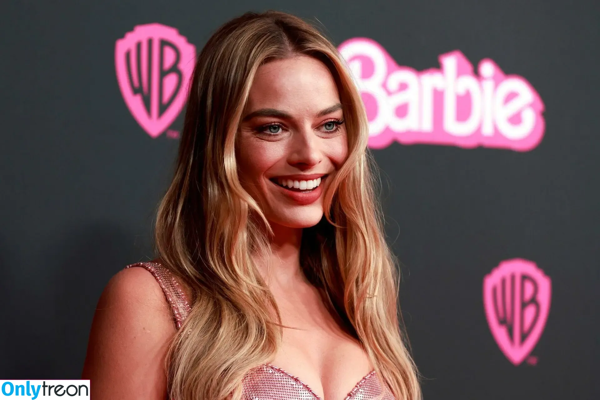 Margot Robbie nude photo #0886 (margotrobbieofficial)
