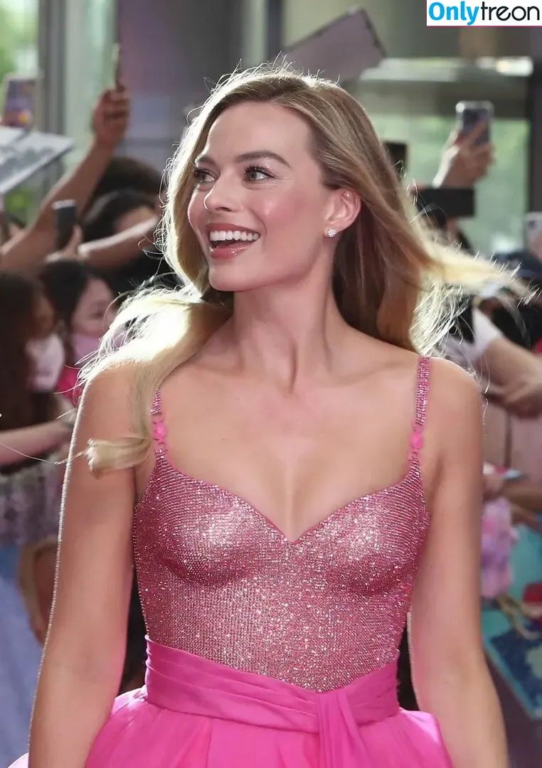Margot Robbie nude photo #0907 (margotrobbieofficial)