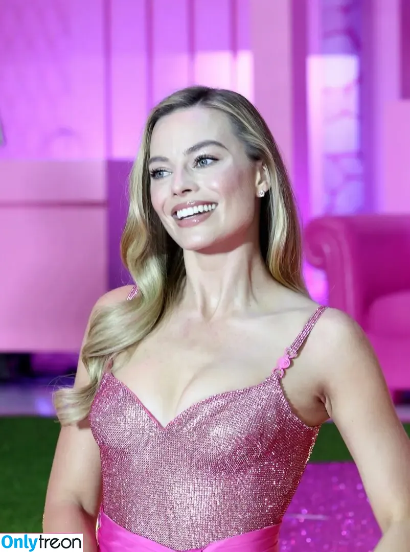 Margot Robbie nude photo #0911 (margotrobbieofficial)