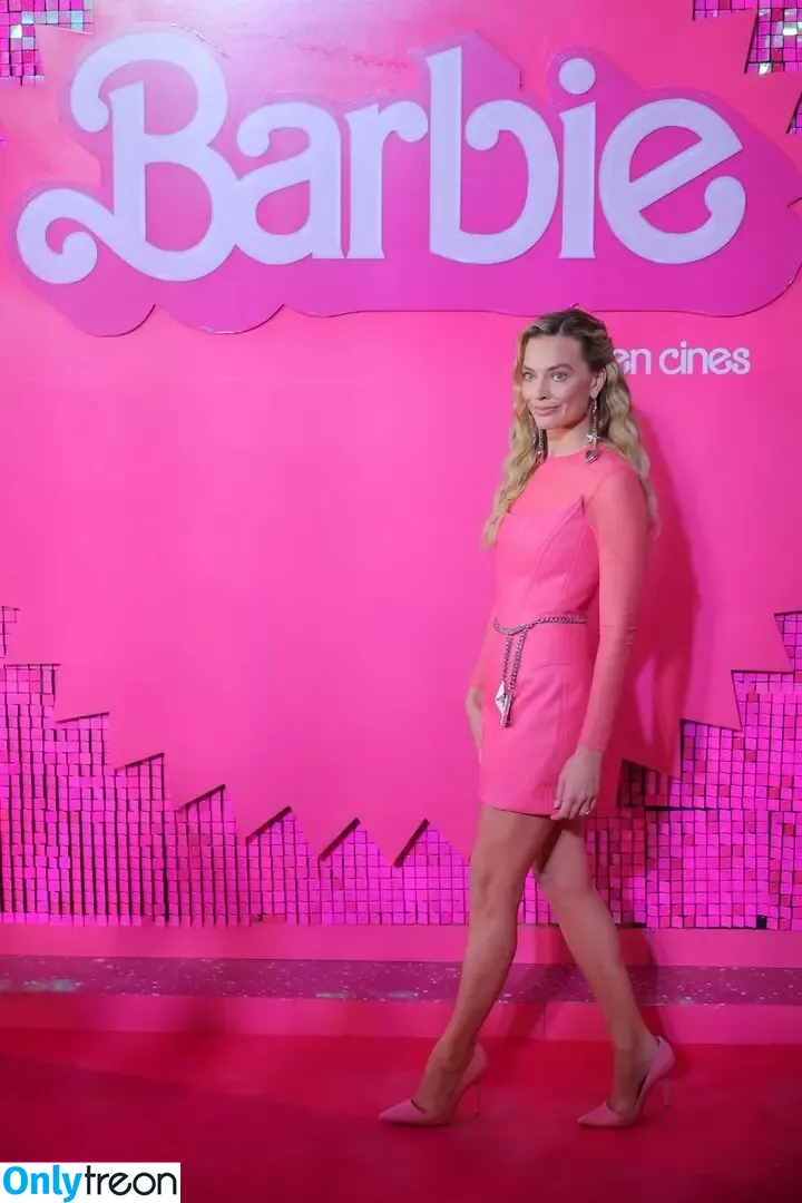 Margot Robbie nude photo #0978 (margotrobbieofficial)