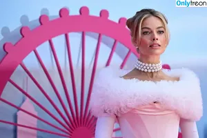 Margot Robbie / margotrobbieofficial nude photo #1046