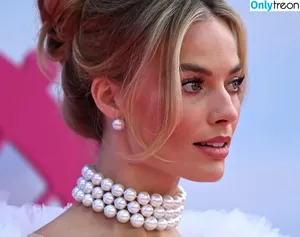Margot Robbie / margotrobbieofficial nude photo #1054
