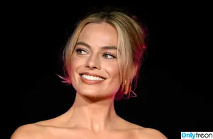 Margot Robbie / margotrobbieofficial nude photo #1082