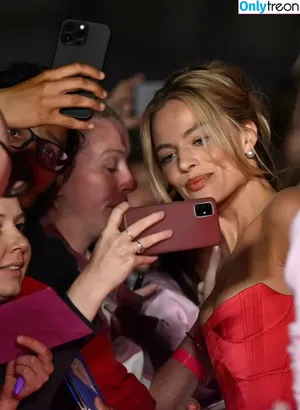 Margot Robbie / margotrobbieofficial nude photo #1092