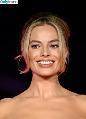 Margot Robbie / margotrobbieofficial nude photo #1094