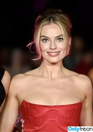 Margot Robbie / margotrobbieofficial nude photo #1119
