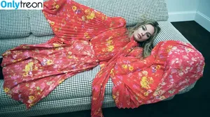 Margot Robbie / margotrobbieofficial nude photo #1135