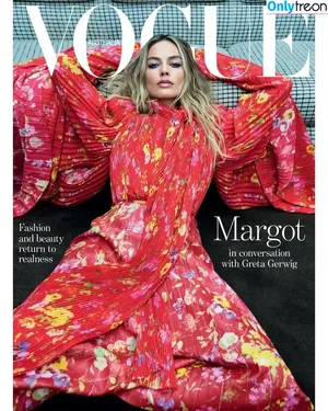 Margot Robbie / margotrobbieofficial nude photo #1136