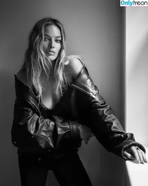 Margot Robbie / margotrobbieofficial nude photo #1148