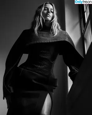 Margot Robbie / margotrobbieofficial nude photo #1153